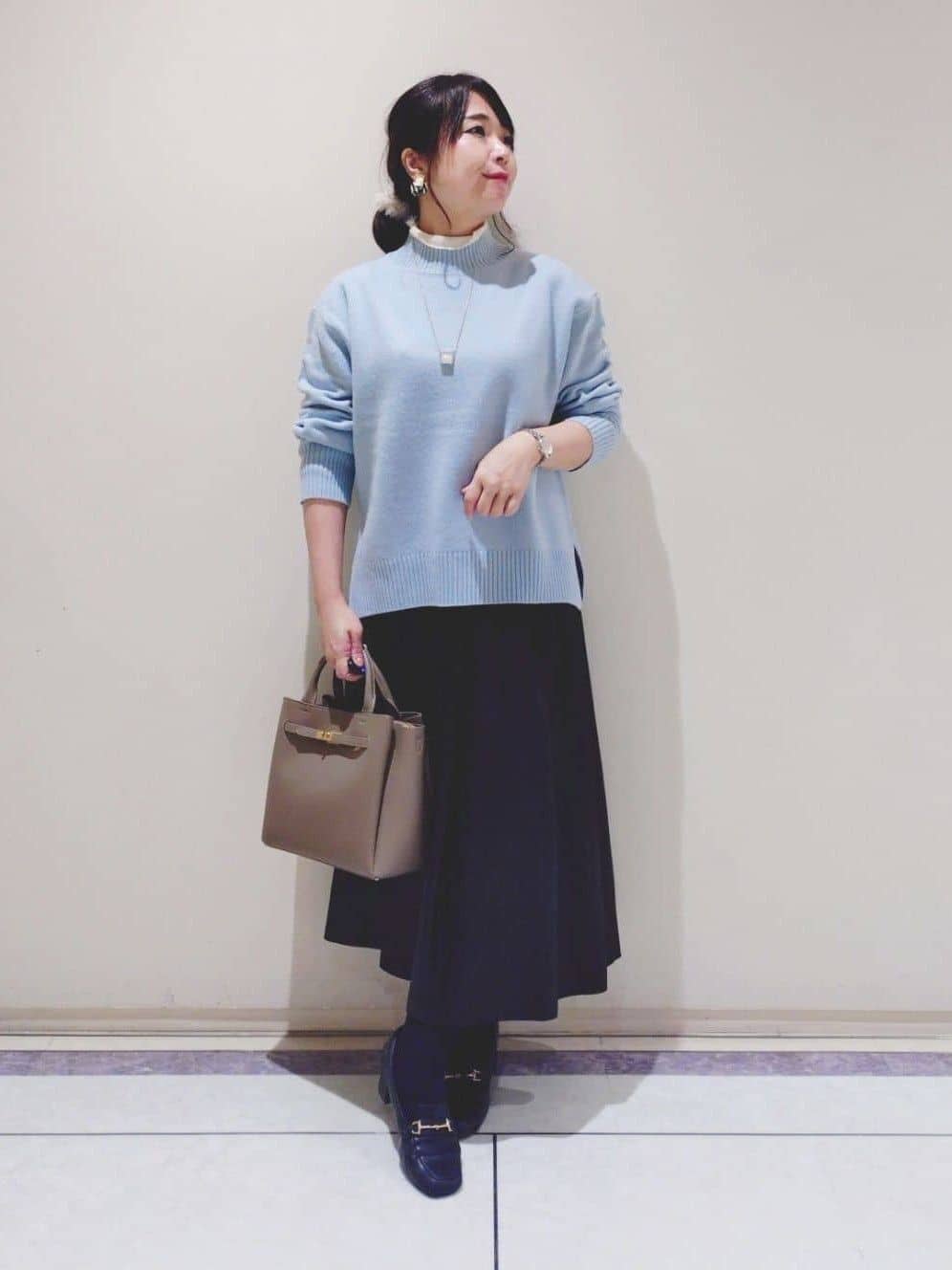 TOMOMIさんの「INDIVI｜【冬ニット人気NO．1！／カシミヤ混】ミドルゲージハイネックニット」を使ったコーディネート