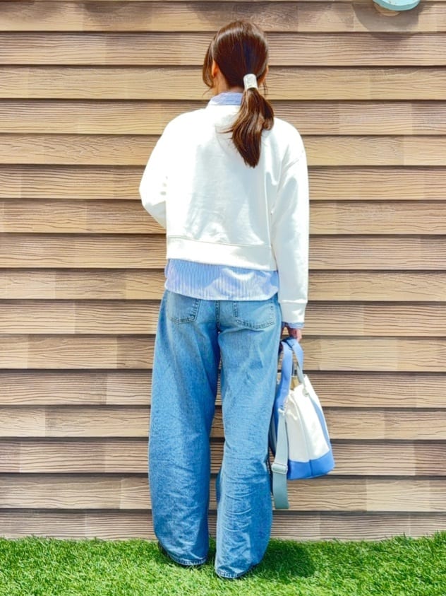 himiさんの「SHOO･LA･RUE｜【SHOO・LA・RUE DENIM/高レビュー】ゆるっと決まる こなれカーブデニムパンツ」を使ったコーディネート