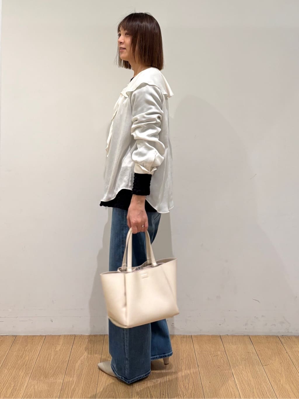 mikkoさんの「INDIVI｜【洗える】ラッフルサテンブラウス」を使ったコーディネート