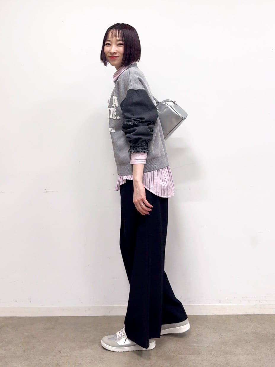 𝐜𝐡𝐢𝐤𝐚さんの「SHOO･LA･RUE｜デニム袖切替ロゴニット」を使ったコーディネート