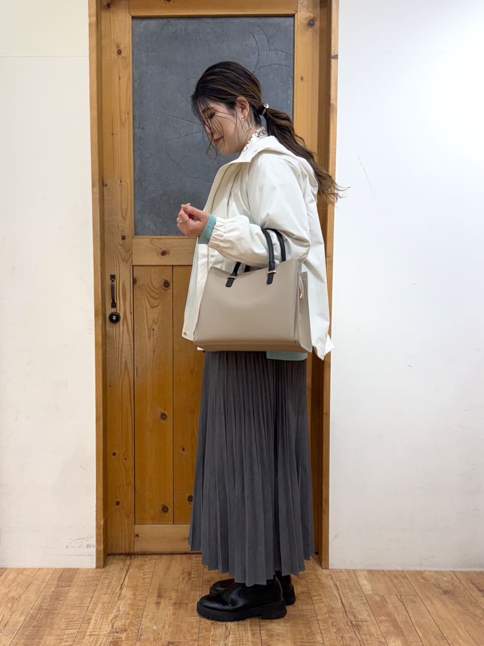 Ayana.さんの「SHOO･LA･RUE｜【防花粉/高レビュー】きれいもかっこいいも叶える 欲張りマウンテンパーカ」を使ったコーディネート