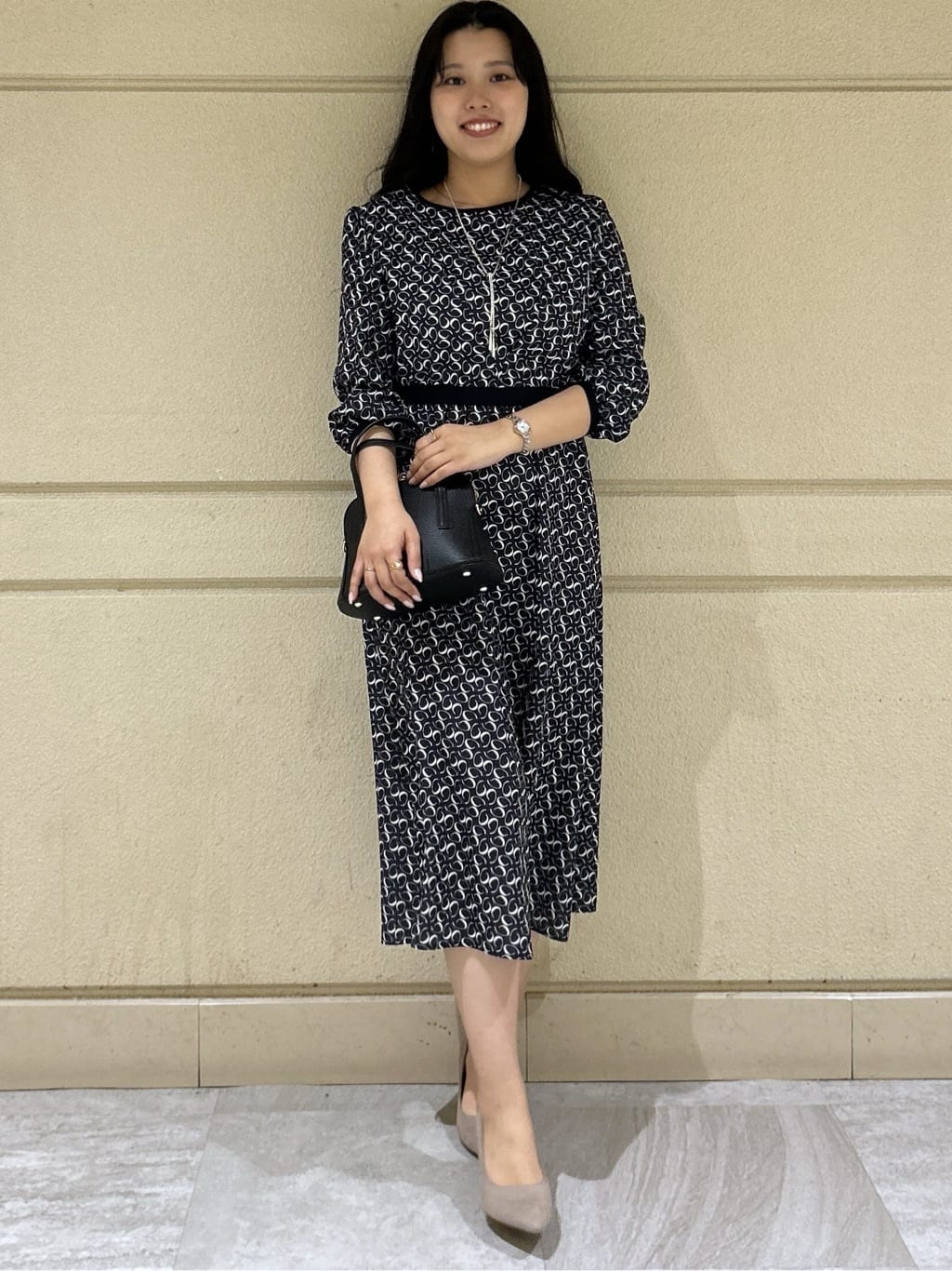 Momokaさんの「COUP DE CHANCE｜【手洗い可】幾何柄プリントワンピース」を使ったコーディネート
