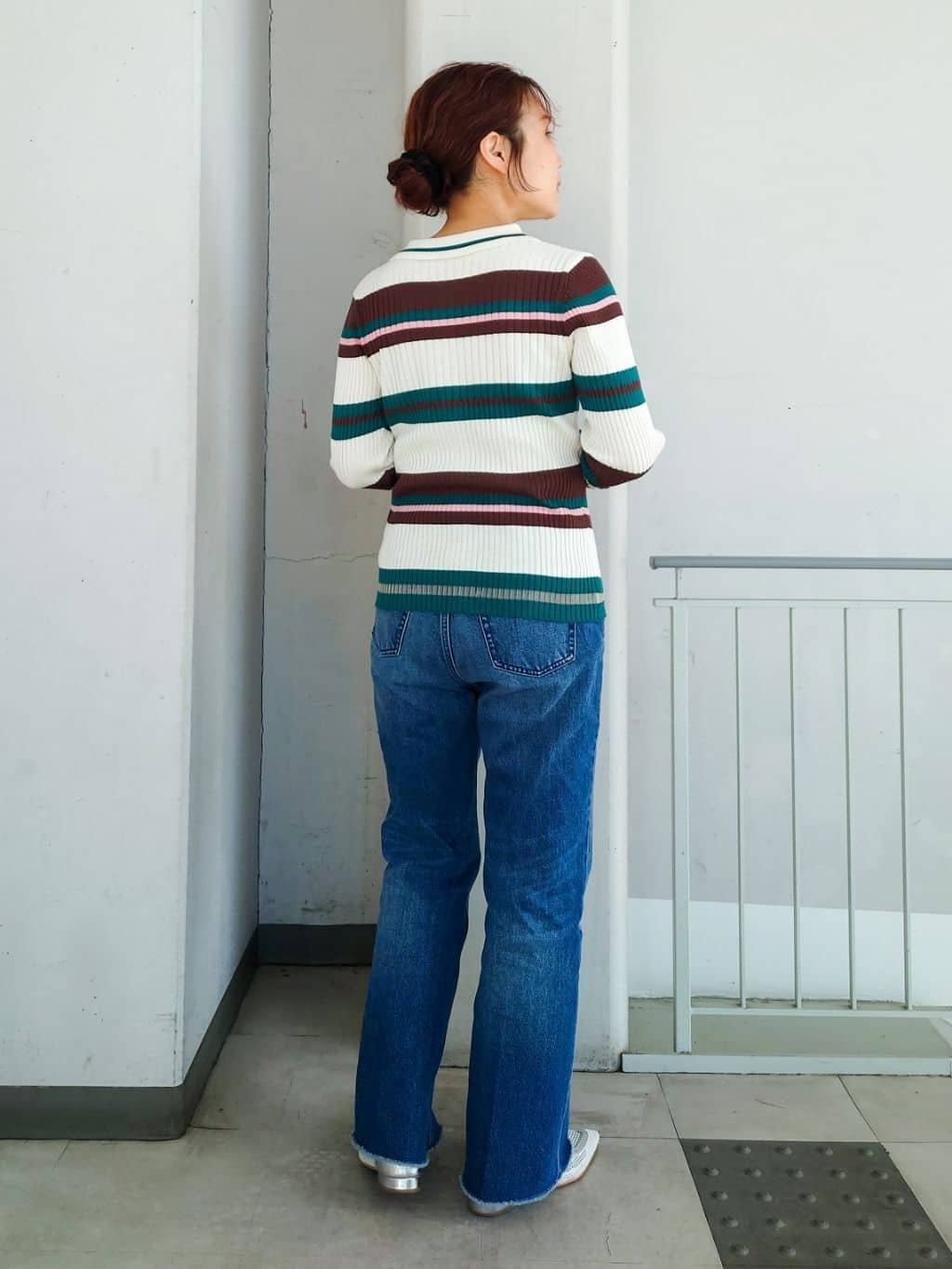 maruさんの「THE SHOP TK｜衿付マルチボーダーニット」を使ったコーディネート