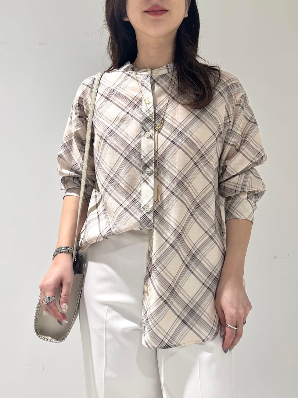 そんさんの「INDIVI｜【2WAY／シアー】バイアスチェック柄＆無地 カシュクールシャツ」を使ったコーディネート