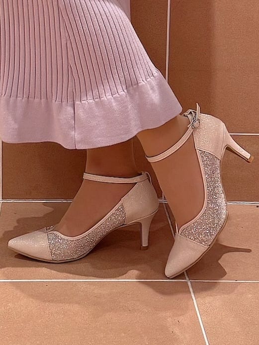 すみれさんの「ESPERANZA｜ハートカットストラップパンプス」を使ったコーディネート