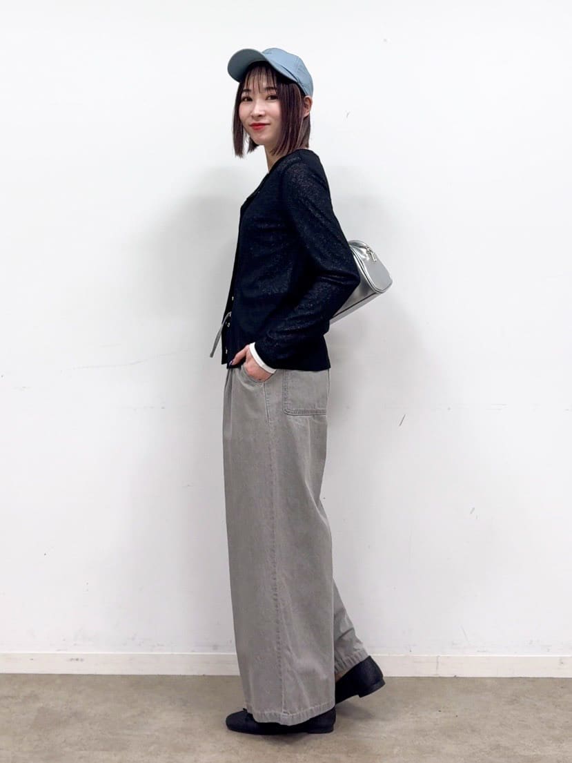 𝐜𝐡𝐢𝐤𝐚さんの「SHOO･LA･RUE｜【高レビュー/着丈選べる/S-LL】ウエストゴムで楽に穿ける ライトオンスデニムイージーワイドパンツ」を使ったコーディネート