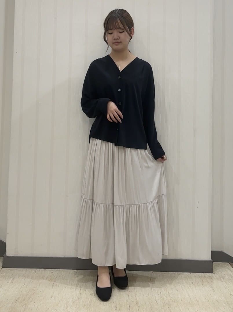 ちひさんの「INDIVI｜【洗える／UVケア／マットサテン】Vネックドルマンスリーブブラウス」を使ったコーディネート