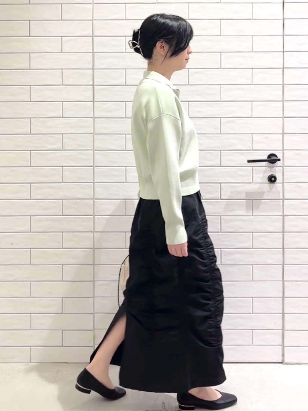 しおりさんの「OPAQUE.CLIP｜ハーフZIP刺繍ロゴニット【洗濯機OK】」を使ったコーディネート
