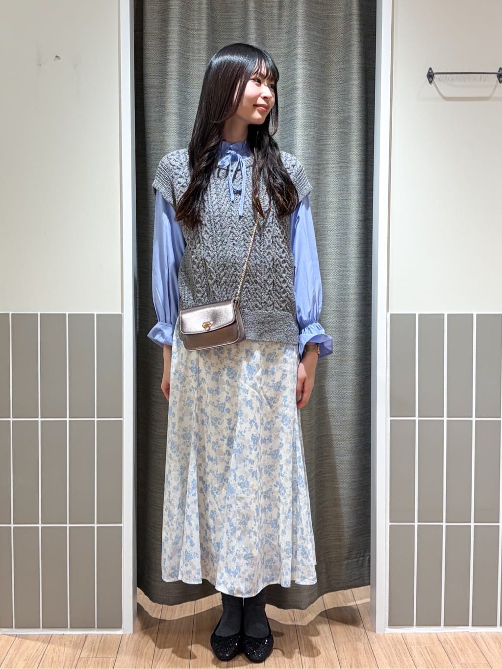Kotoさんの「grove｜【撥水／シルエット2WAY】羽織るだけでサマになる、スタンドネックテントラインコート」を使ったコーディネート