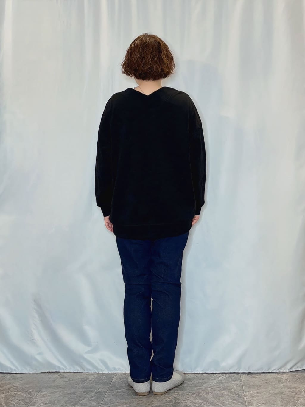 たみさんの「SHOO･LA･RUE｜【洗濯機可】インせずすっきり見え　優しい雰囲気のVネックトップス」を使ったコーディネート