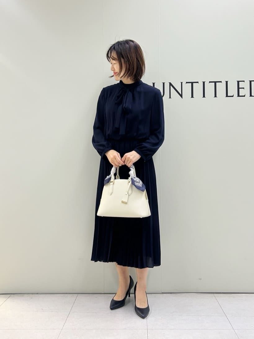 Mikiさんの「UNTITLED｜◆【フォーマル/洗える】ボウタイ プリーツワンピース」を使ったコーディネート