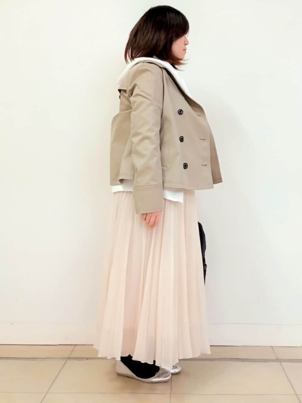 emiさんの「DRESSTERIOR｜【ウォッシャブル/撥水素材】Aラインショートトレンチジャケット」を使ったコーディネート