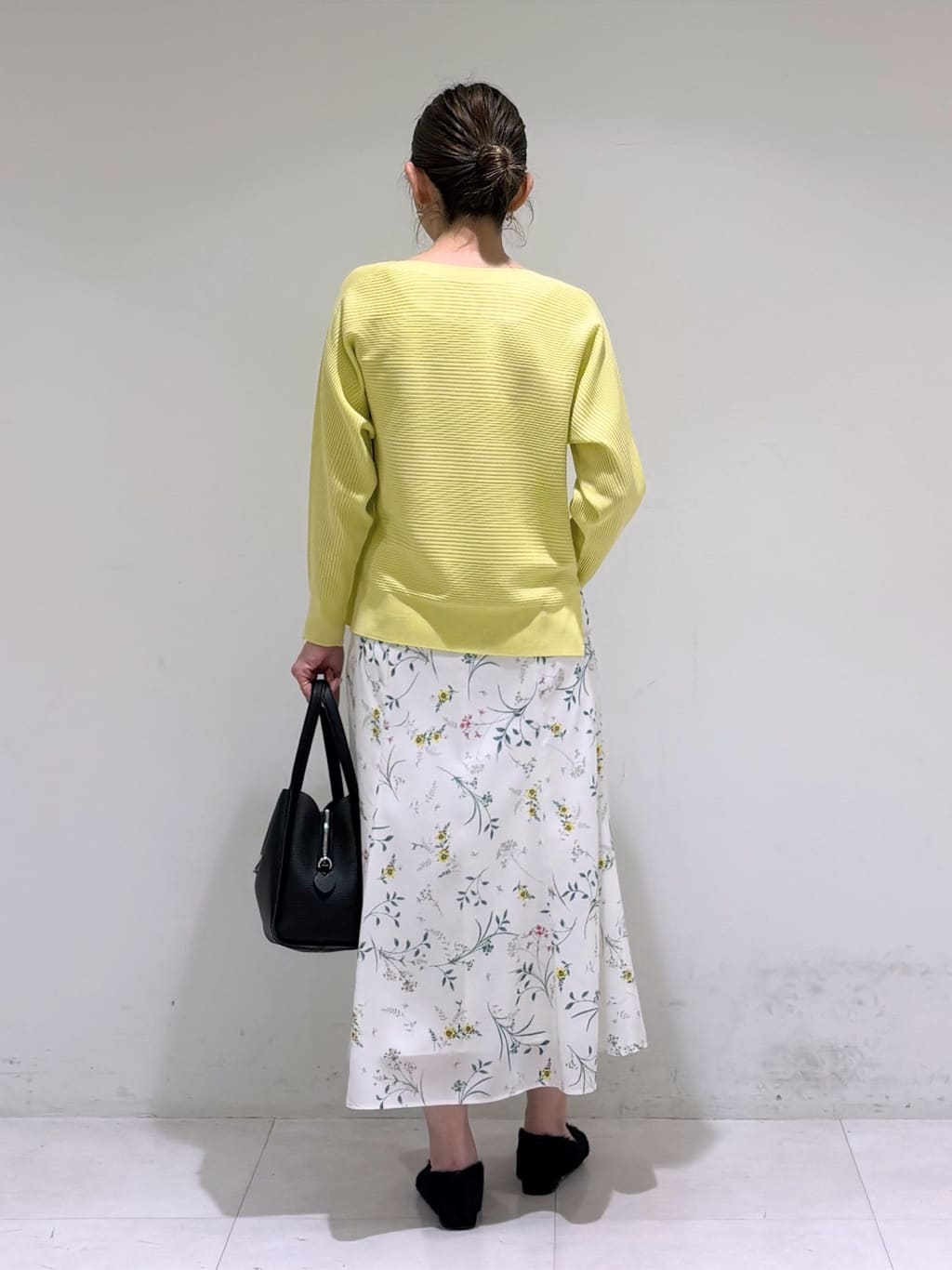 tsuyuさんの「INDIVI｜【合皮／ミドルサイズ】春カラーフォルムバッグ」を使ったコーディネート