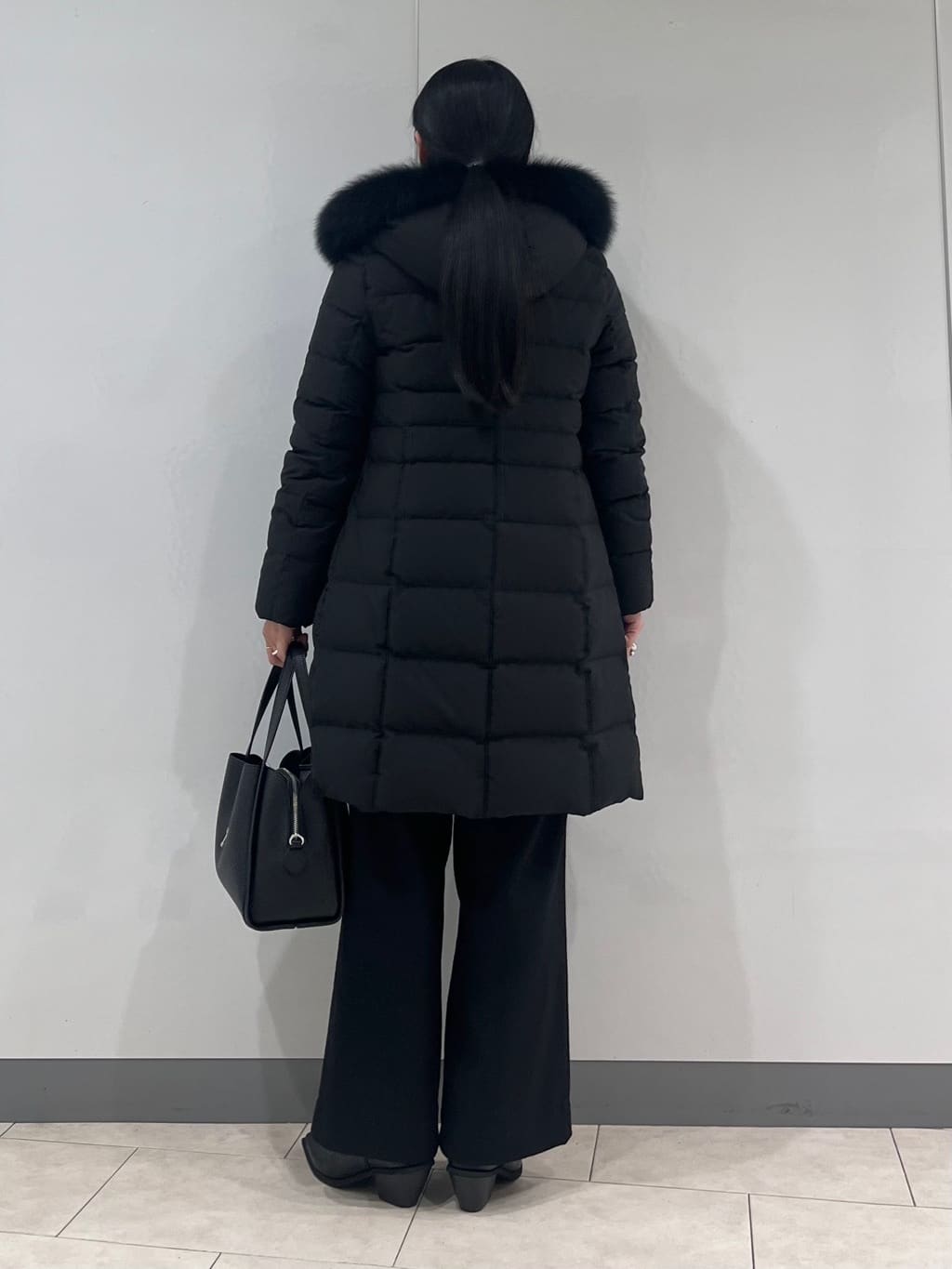 hasuさんの「INDIVI｜【名品／撥水／抗菌防臭】ロング丈リサイクルダウンコート」を使ったコーディネート