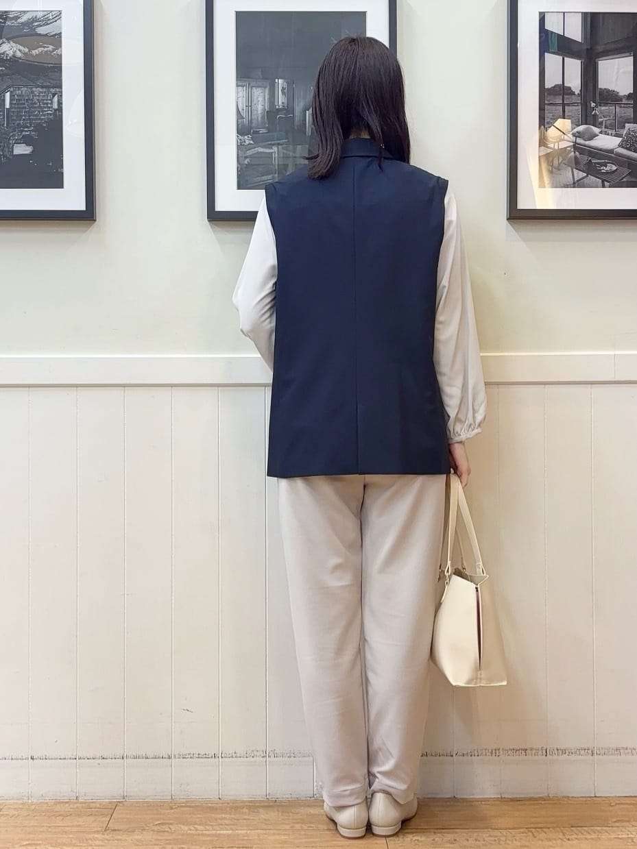 えぬさんの「SHOO･LA･RUE｜【セットアップ可/S-LL/洗濯機可】サッと羽織ってこなれ見え ダブルブレストジレ」を使ったコーディネート