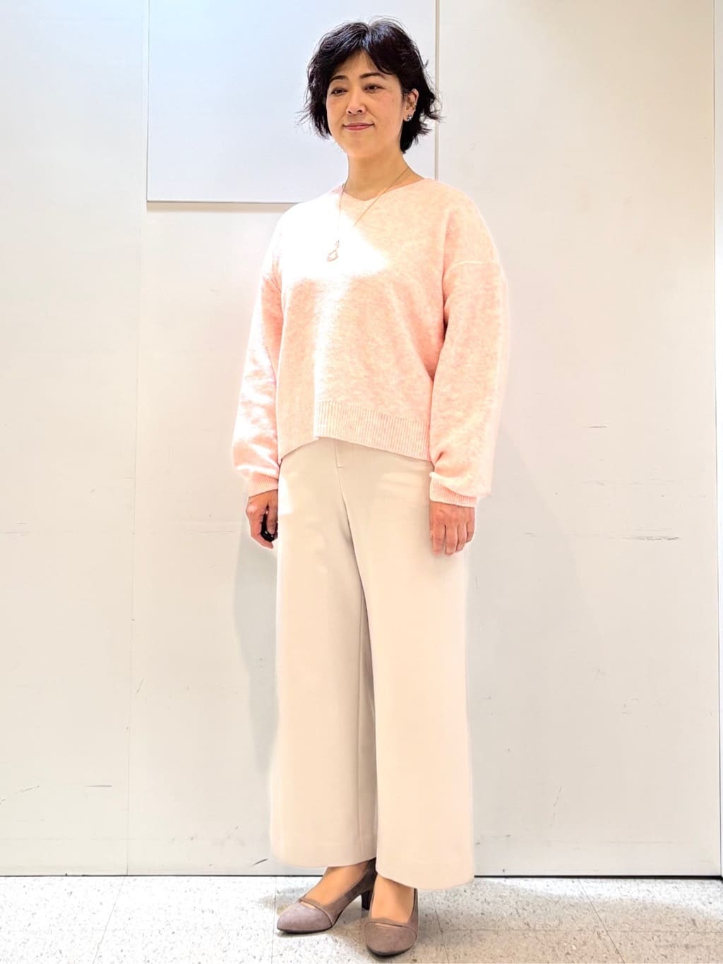 ヤスコさんの「Reflect｜【選べる5色／ゆったりシルエット】Vネックスパンコールニット」を使ったコーディネート