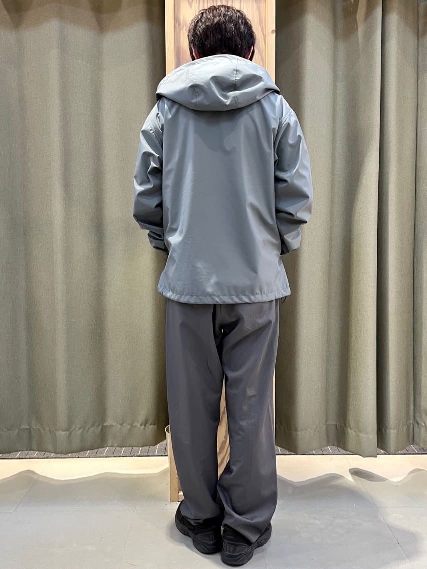 yoshiさんの「THE SHOP TK｜【季節の変わり目に最適】ナイロンマウンテンパーカ  防風/洗濯機OK」を使ったコーディネート