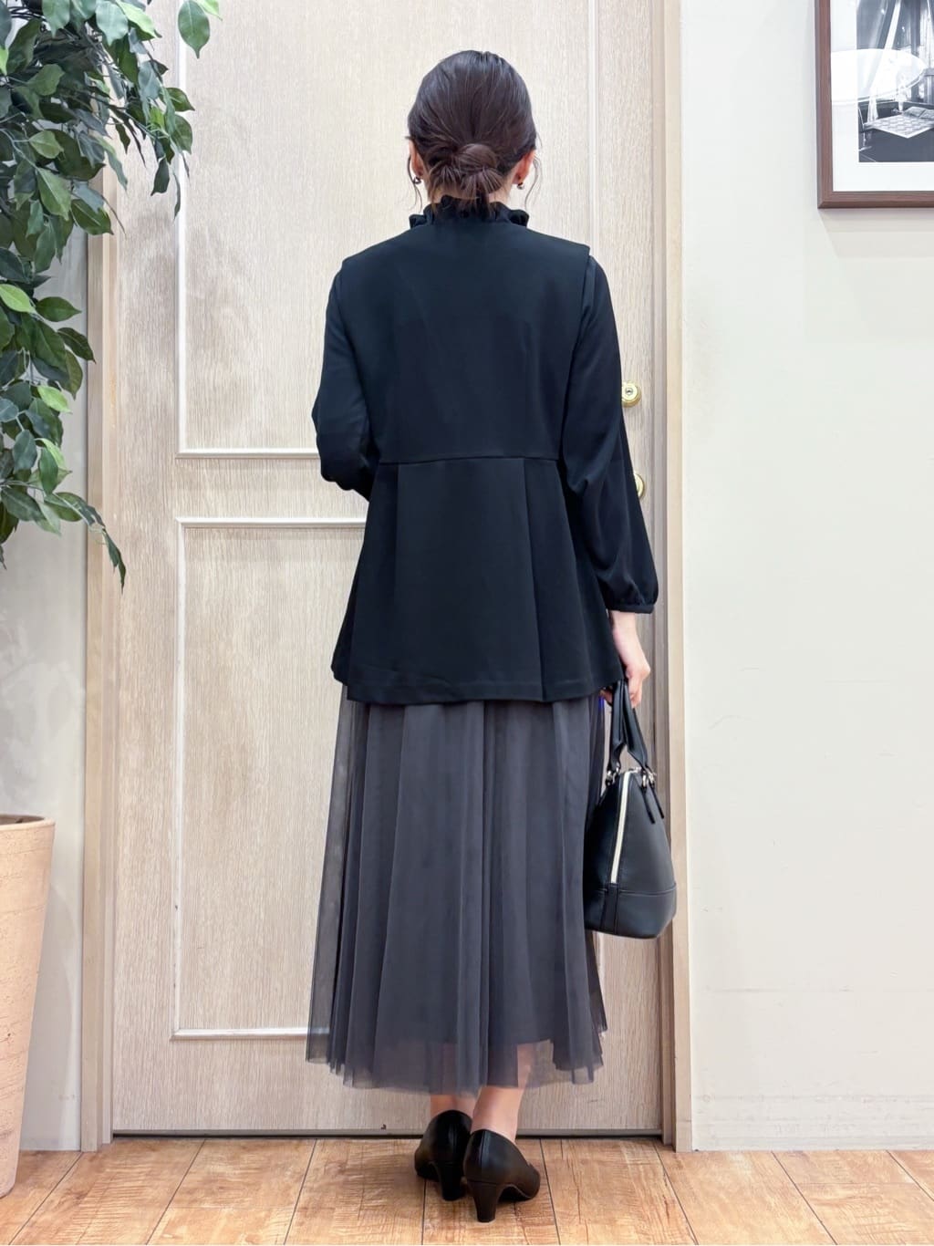 なみさんの「SHOO･LA･RUE｜【洗濯機可】上品で華やか スタンドフリルブラウス」を使ったコーディネート