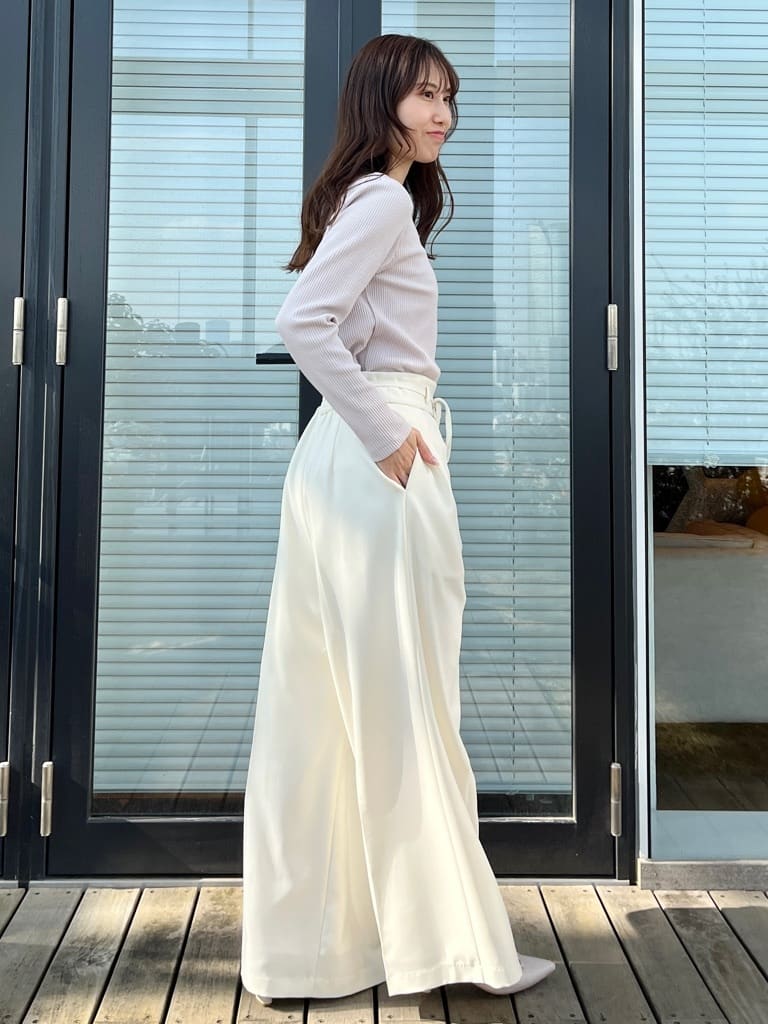 はばさんの「Couture brooch｜【洗える】ハートネック テレコプルオーバー」を使ったコーディネート