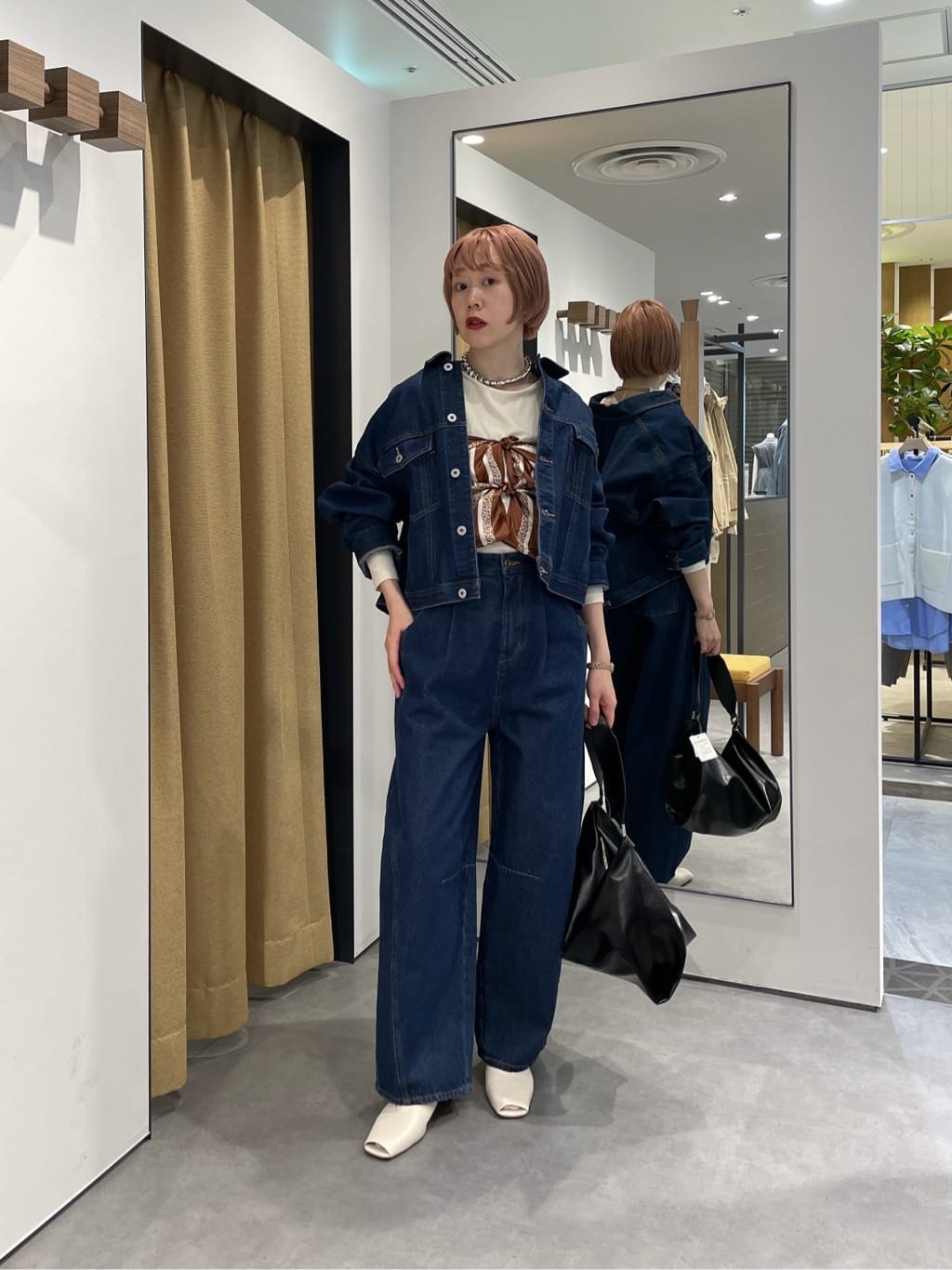 mikuさんの「INDIVI｜バレルデニムパンツ」を使ったコーディネート