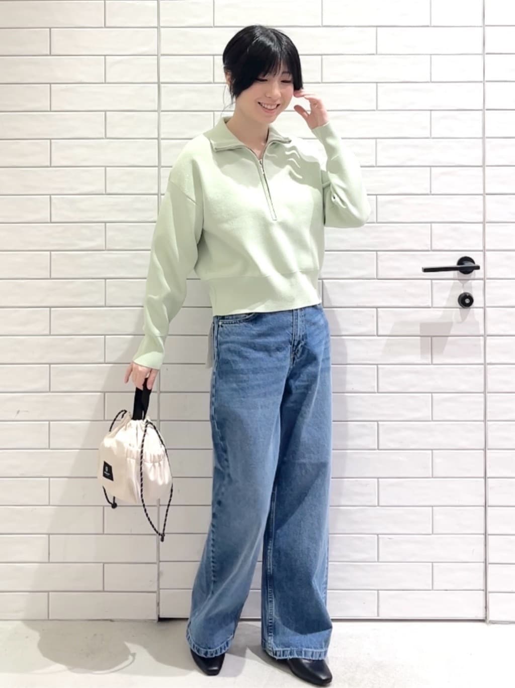 しおりさんの「OPAQUE.CLIP｜ハーフZIP刺繍ロゴニット【洗濯機OK】」を使ったコーディネート