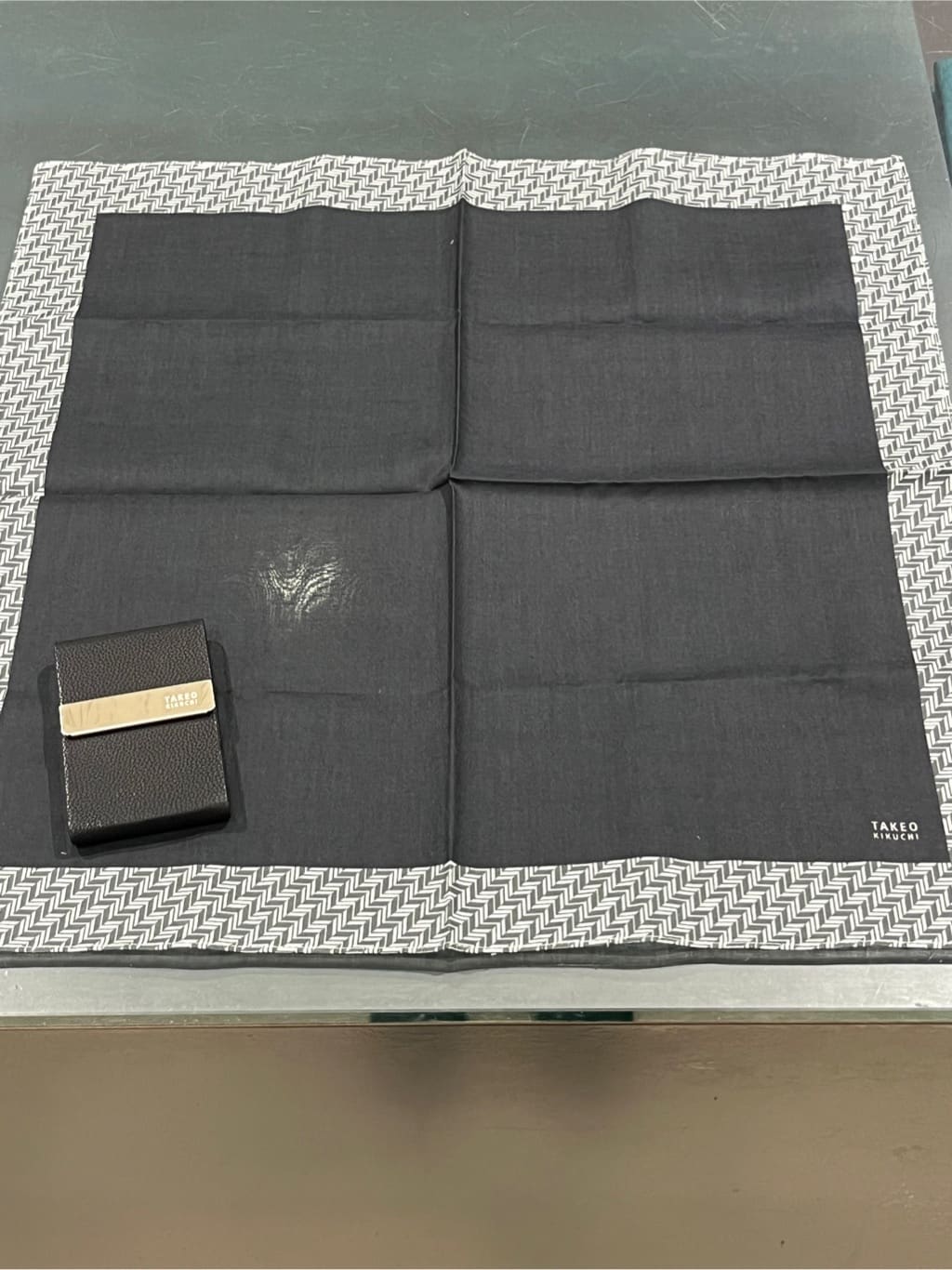 uedaさんの「TAKEO KIKUCHI｜ハンカチ名刺入れセット」を使ったコーディネート
