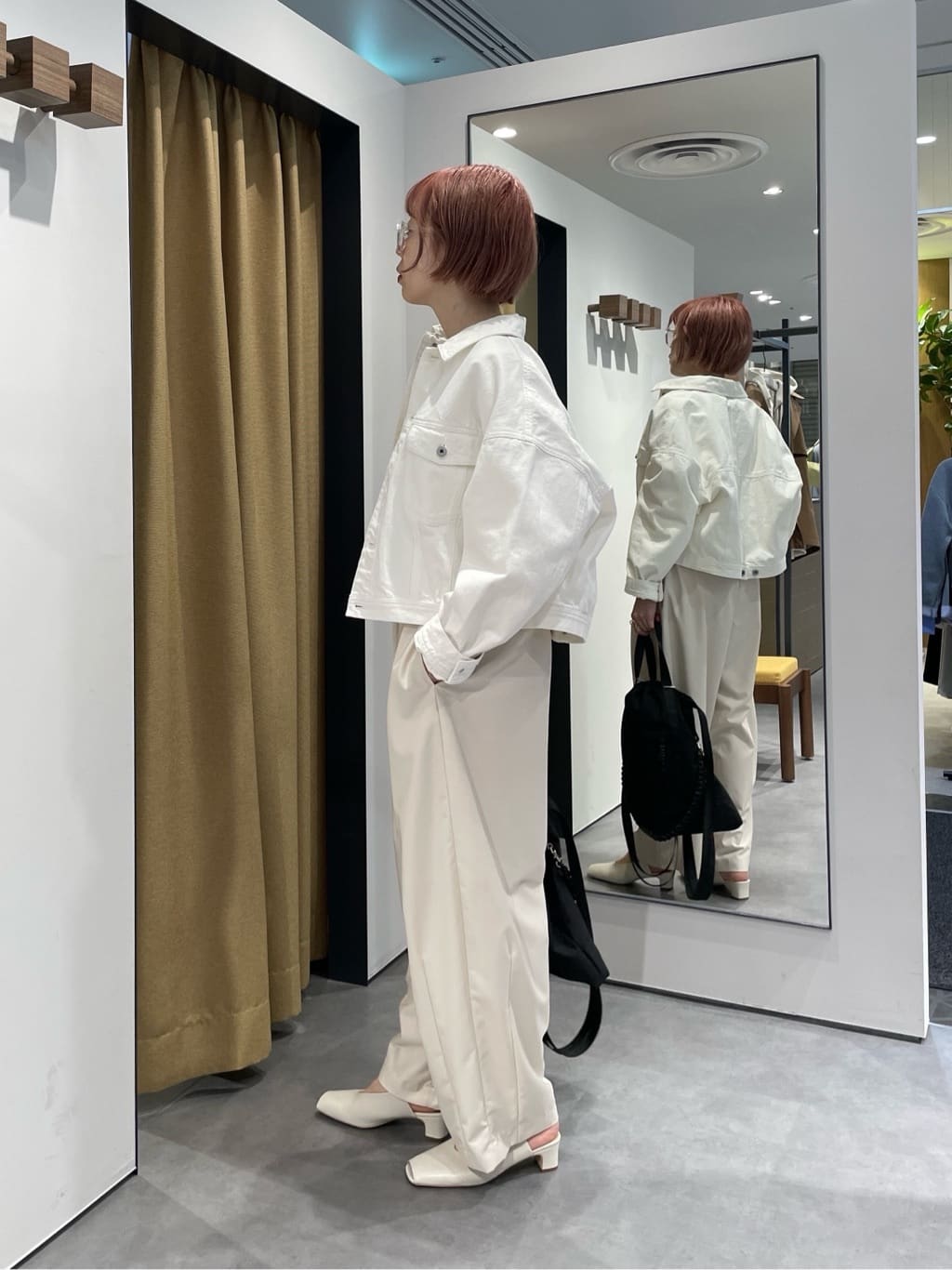 mikuさんの「INDIVI｜バックオープンリブ長袖Tシャツ」を使ったコーディネート