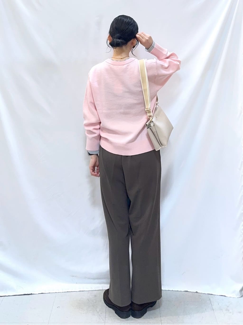 𝐇𝐢𝐫𝐨𝐦𝐢さんの「SHOO･LA･RUE｜【洗濯機可/S-LL/インしなくても着られる】1枚で決まる　レイヤード風スウェットライクニット」を使ったコーディネート