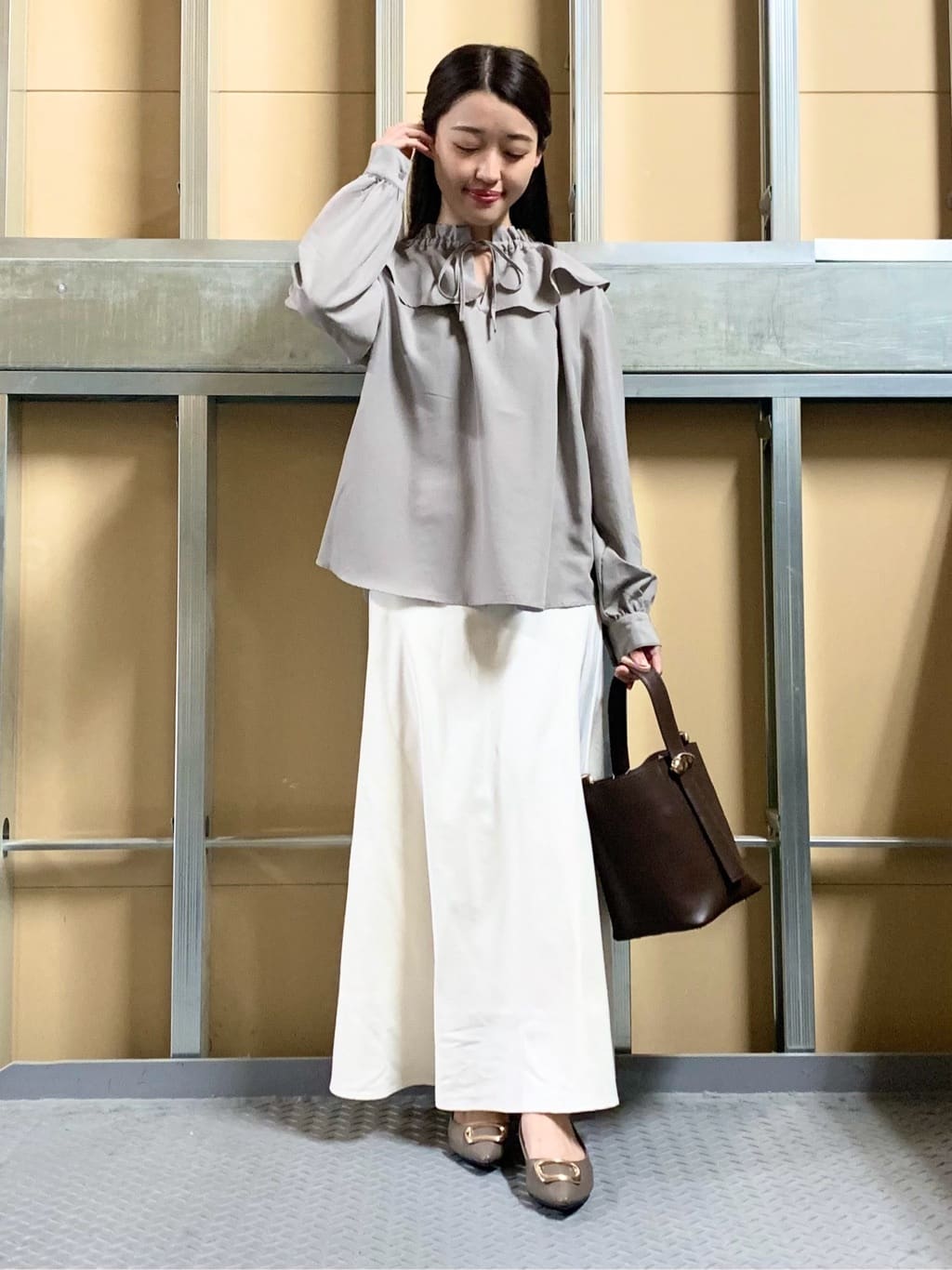 sahoさんの「THE SHOP TK｜大人のフェミニンカジュアルに エアリーフリルブラウス」を使ったコーディネート