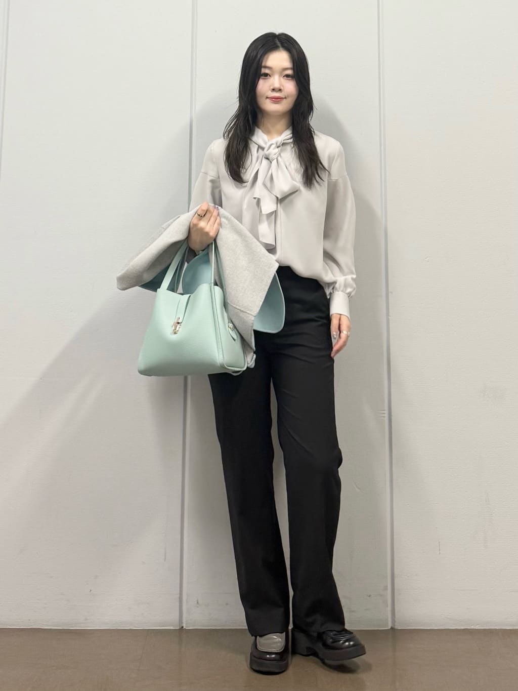 mizukiさんの「INDIVI｜【配色デザイン／ショート丈】ウールリバー ノーカラーコート」を使ったコーディネート
