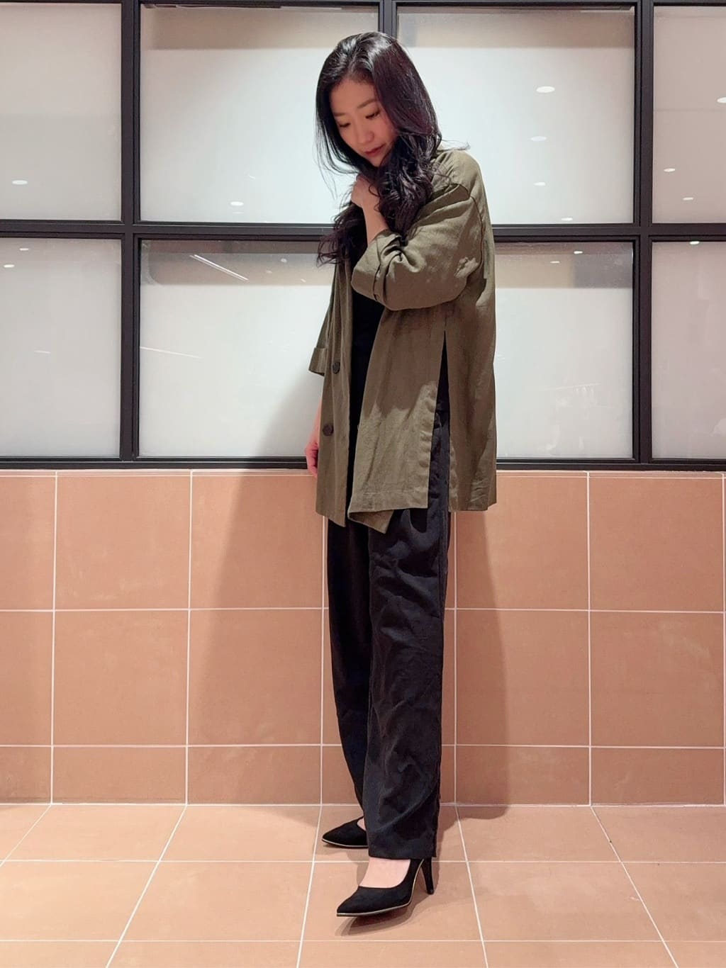 kaoriさんの「ESPERANZA｜【レイン対応/12時間パンプス】約8.5cm　歩きやすくて疲れにくい」を使ったコーディネート
