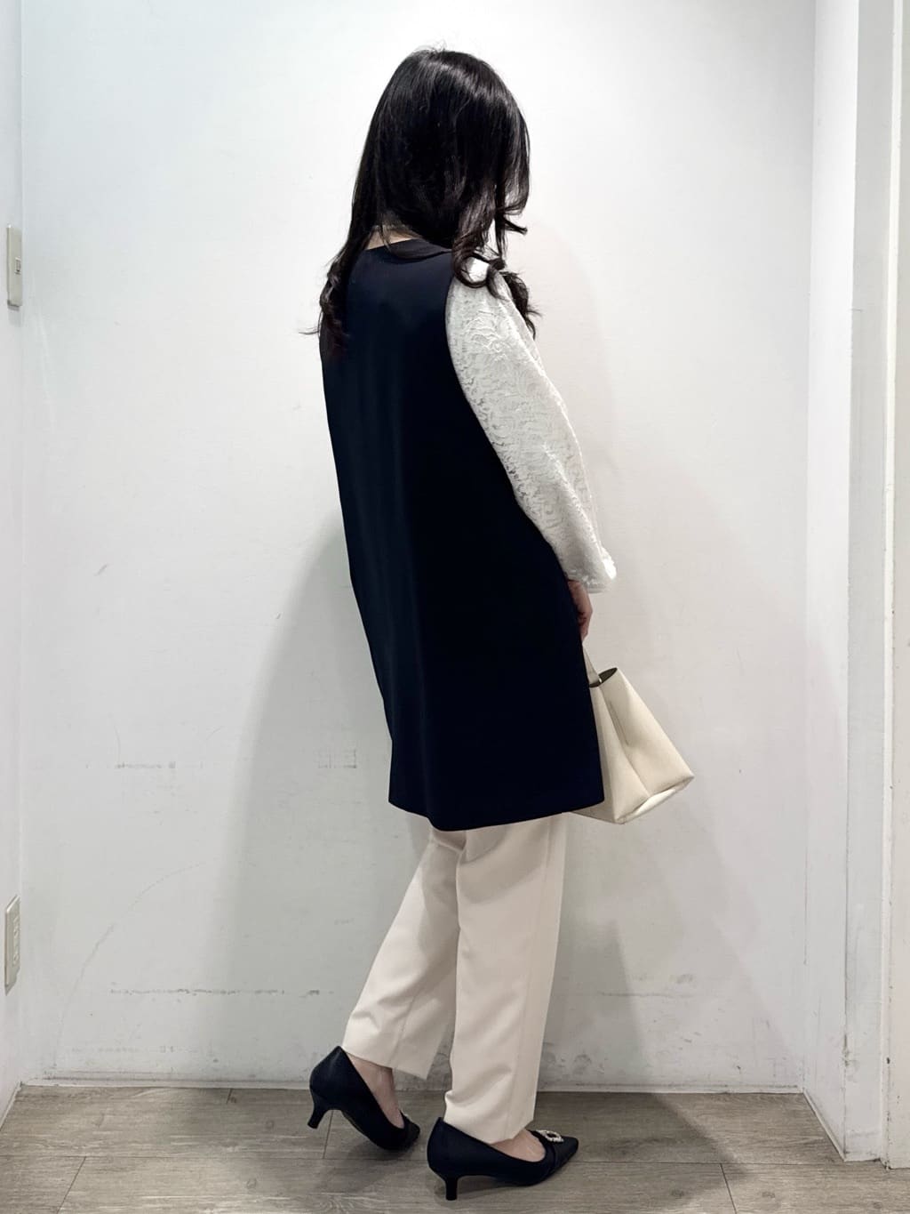 yuicciさんの「OPAQUE.CLIP｜《通勤対応》Vネックミドルジレ【洗濯機OK】」を使ったコーディネート