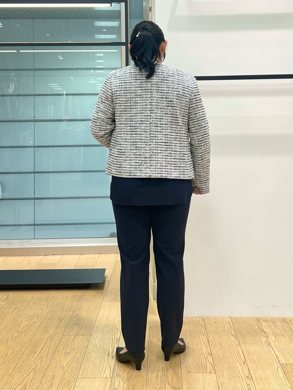 shimaさんの「INDIVI｜【褒められパンツ／高ストレッチ】タックテーパードパンツ」を使ったコーディネート