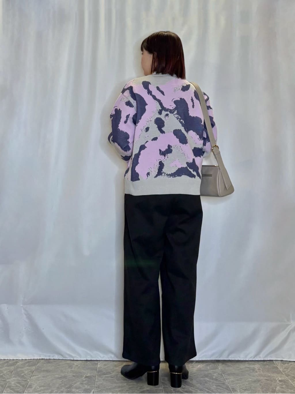 ネリさんの「SHOO･LA･RUE｜【洗濯機可/S-LL】1枚で華やかに ラメ入りニュアンス柄ニット」を使ったコーディネート