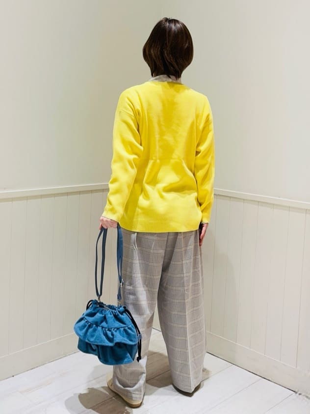 あきさんの「SHOO･LA･RUE｜【洗濯機可/セットアップ可】さりげないラメ使いで差をつける クルーネックニット」を使ったコーディネート
