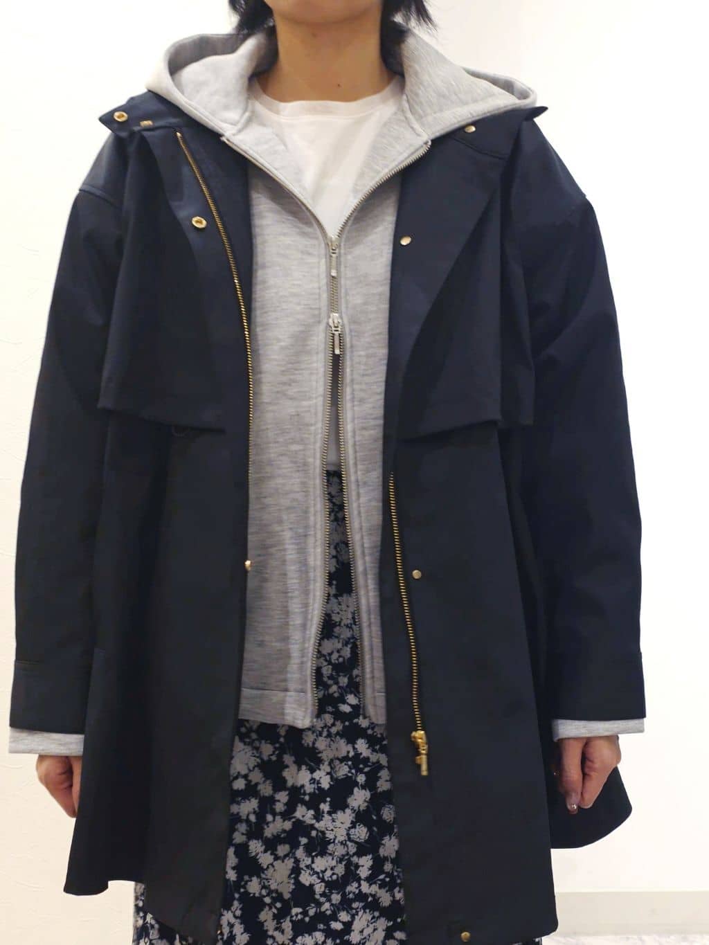 ケイさんの「grove｜【撥水／シルエット2WAY】羽織るだけでサマになる、スタンドネックテントラインコート」を使ったコーディネート