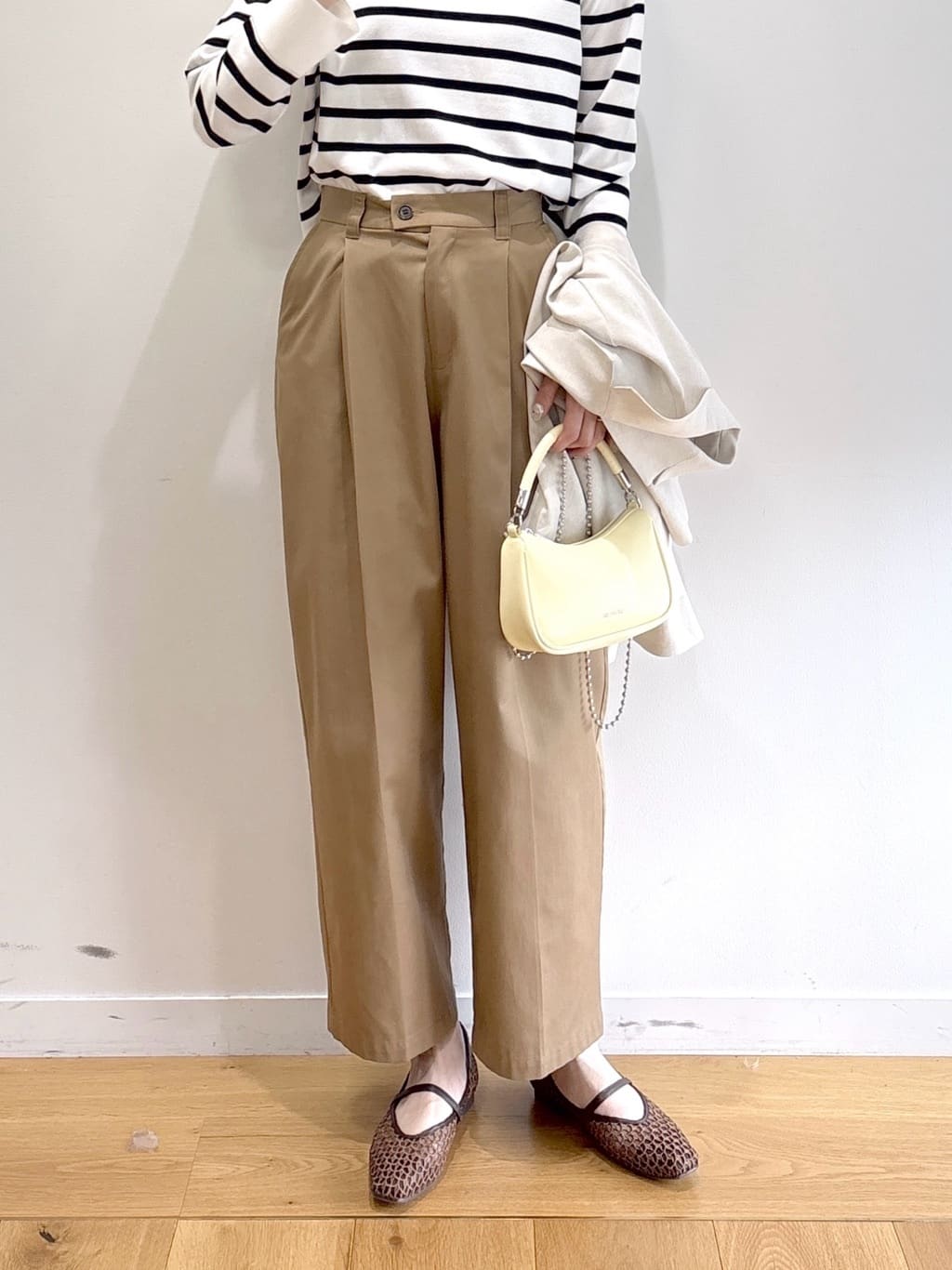 sachikoさんの「OPAQUE.CLIP｜バレルレッグチノパンツ【洗濯機OK】」を使ったコーディネート
