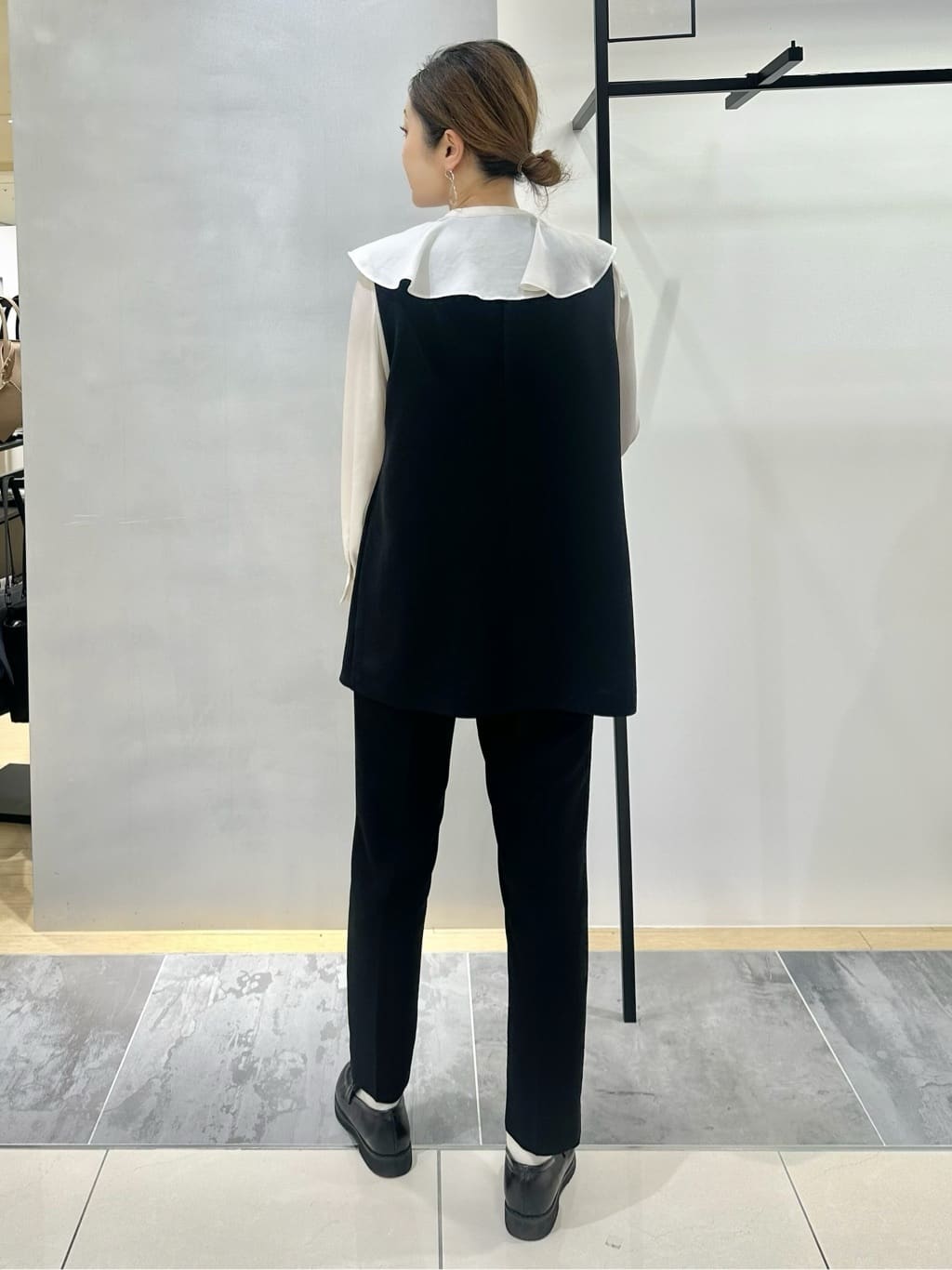 MAIさんの「INDIVI｜【洗える】ラッフルサテンブラウス」を使ったコーディネート