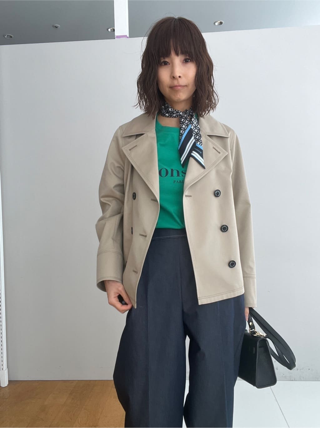 misaさんの「DRESSTERIOR｜【ウォッシャブル/撥水素材】Aラインショートトレンチジャケット」を使ったコーディネート