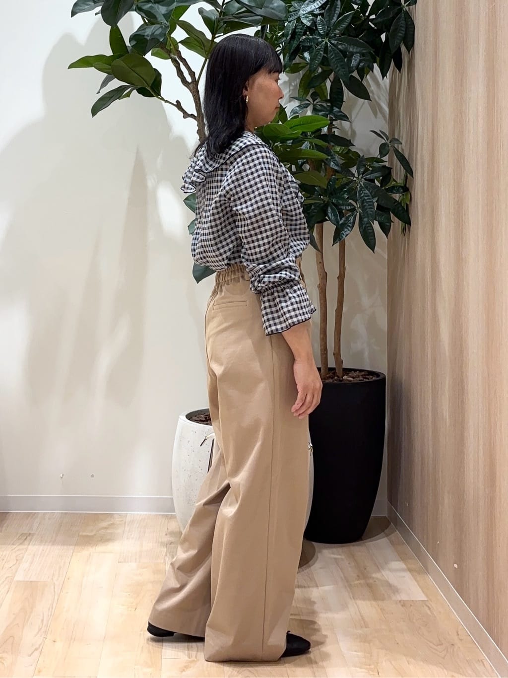 miraiさんの「grove｜高評価！大人の華やぎチェックフリルブラウス」を使ったコーディネート