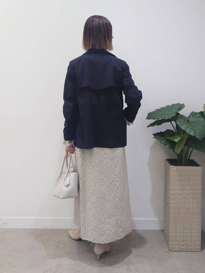 MUTSUKOさんの「UNTITLED｜【定番人気/はっ水/洗える】タスランショートトレンチコート」を使ったコーディネート