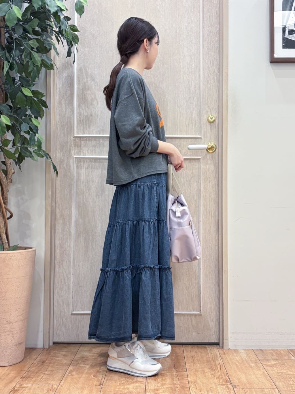 なみさんの「SHOO･LA･RUE｜【洗濯機可/S-LL】コーデの主役になる ロゴアソート 裏毛スウェット」を使ったコーディネート