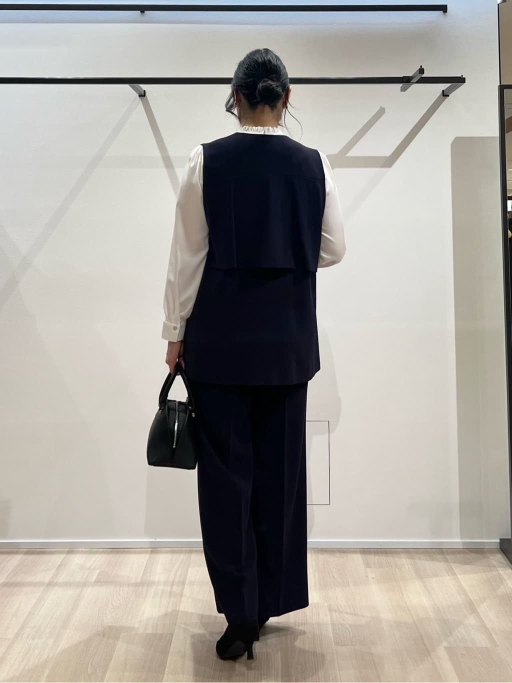 TOMOMIさんの「UNTITLED｜◆【セレモニー/定番人気】ハイネックフリル ブラウス」を使ったコーディネート