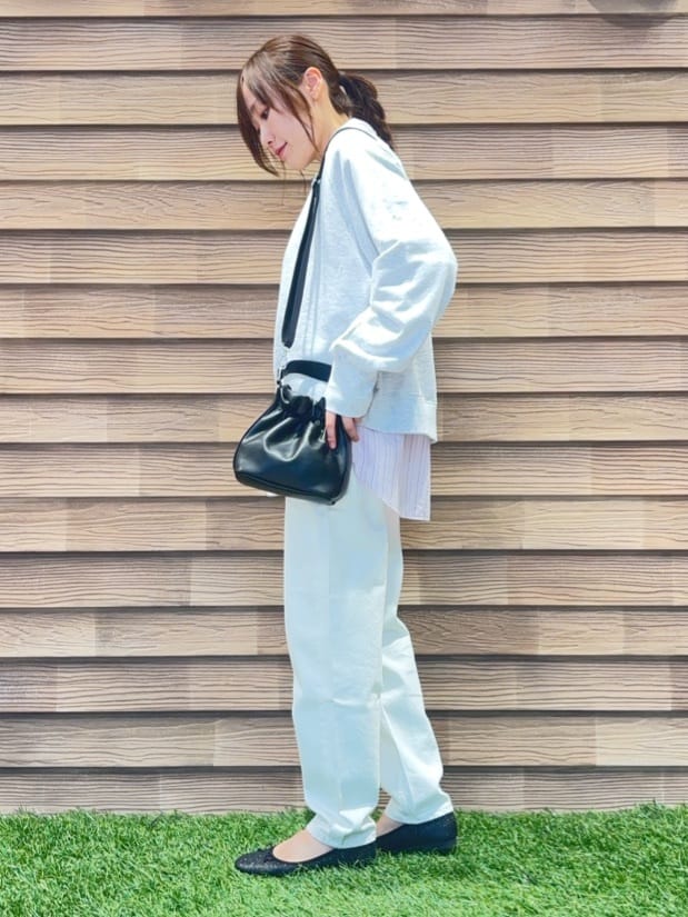 himiさんの「SHOO･LA･RUE｜MIX調 シンプルラグランスウェット」を使ったコーディネート