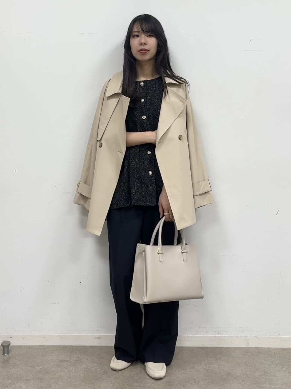cotaniさんの「SHOO･LA･RUE｜【S-LL/撥水】通勤やお出かけにも活躍 ミドルトレンチコート」を使ったコーディネート