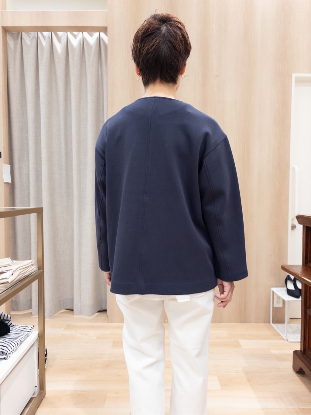 シュウコさんの「grove｜しなやかな着心地で動きやすい、ダンボールジャージノーカラーコート」を使ったコーディネート