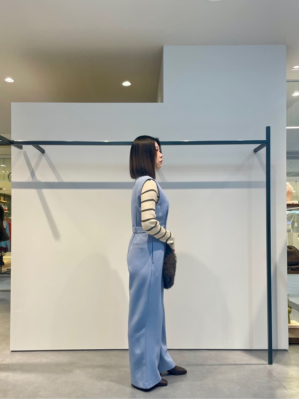 amiさんの「INDIVI｜【オケージョン／セレモニー／セットアップ可能】ダブルクロスサロペット」を使ったコーディネート