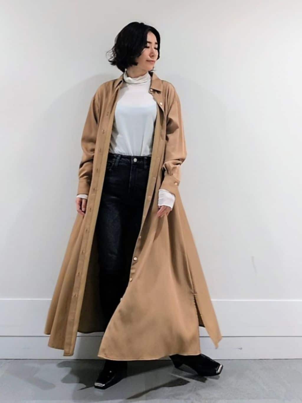 ミズタさんの「UNTITLED｜【前開きボタン/ベルト付/羽織シャツ/】2WAYトレンチ風ワンピース」を使ったコーディネート