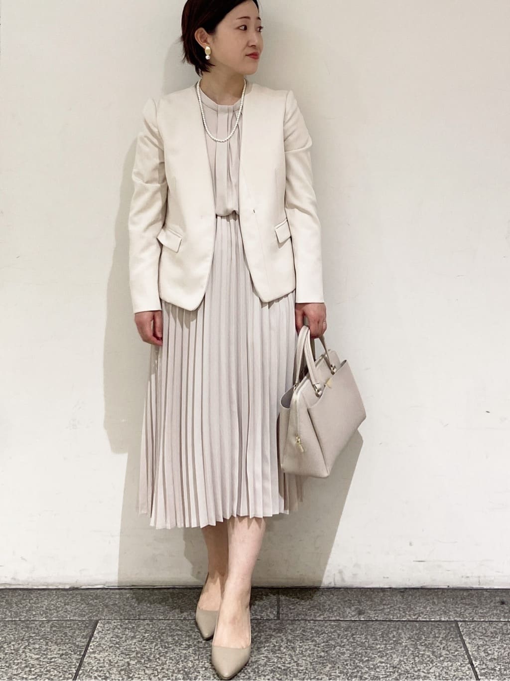 MIHOさんの「OPAQUE.CLIP｜《通勤／セットアップ対応》 パイピングVネックジャケット【洗濯機OK】」を使ったコーディネート