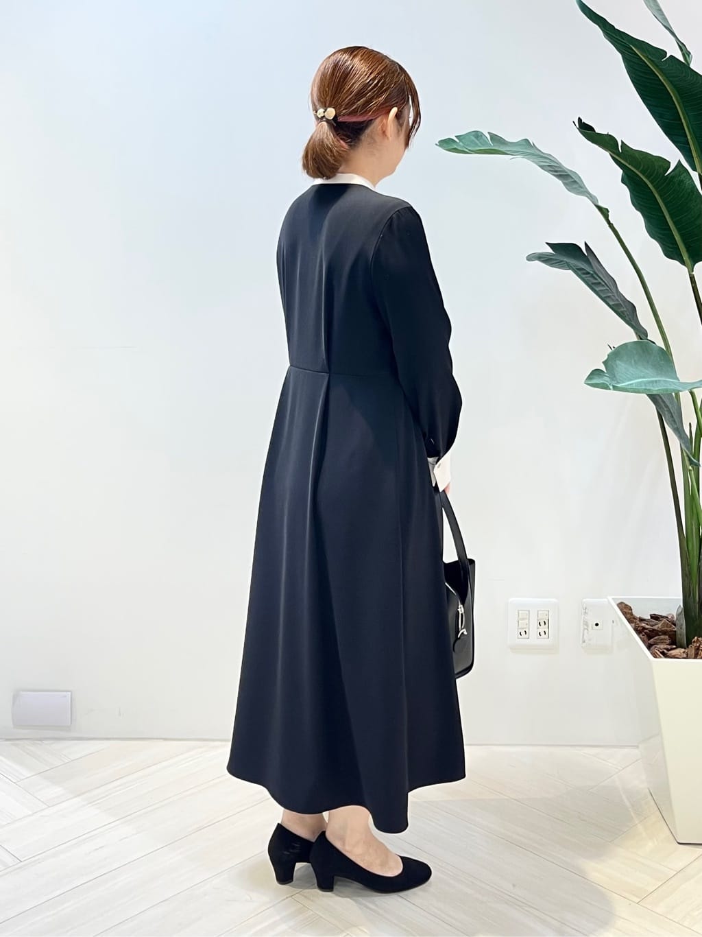 Tomoさんの「UNTITLED｜【合皮／ミドルサイズ】春カラーフォルムバッグ」を使ったコーディネート